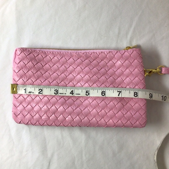 ❗Pink woven wristlet NWOT - Picture 2 of 9